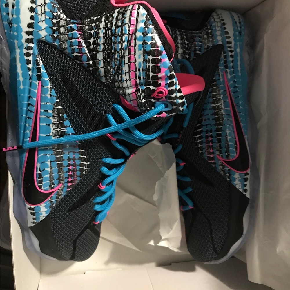 LeBron XII - Picture 2 of 5